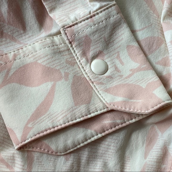 GIFTED to a Posher! MEC hiking shirt - Size XS - Picture 4 of 8